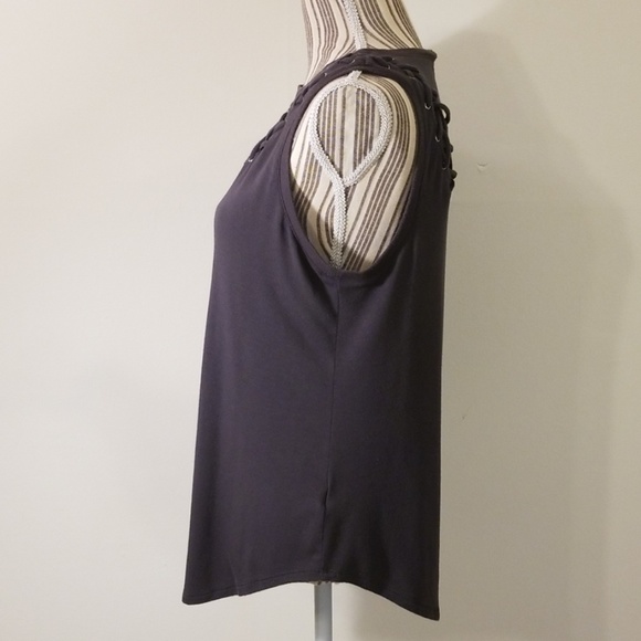 Express gray criss-cross design top - Picture 3 of 8